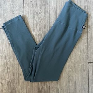 Born Primitive Limitless pants size large
